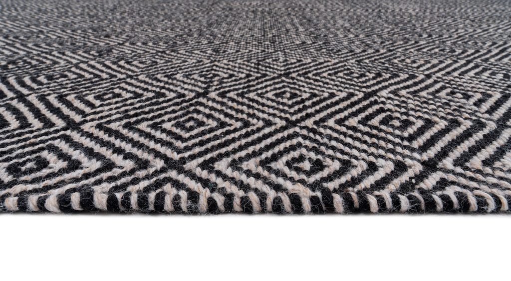 Versatility Diamond Black