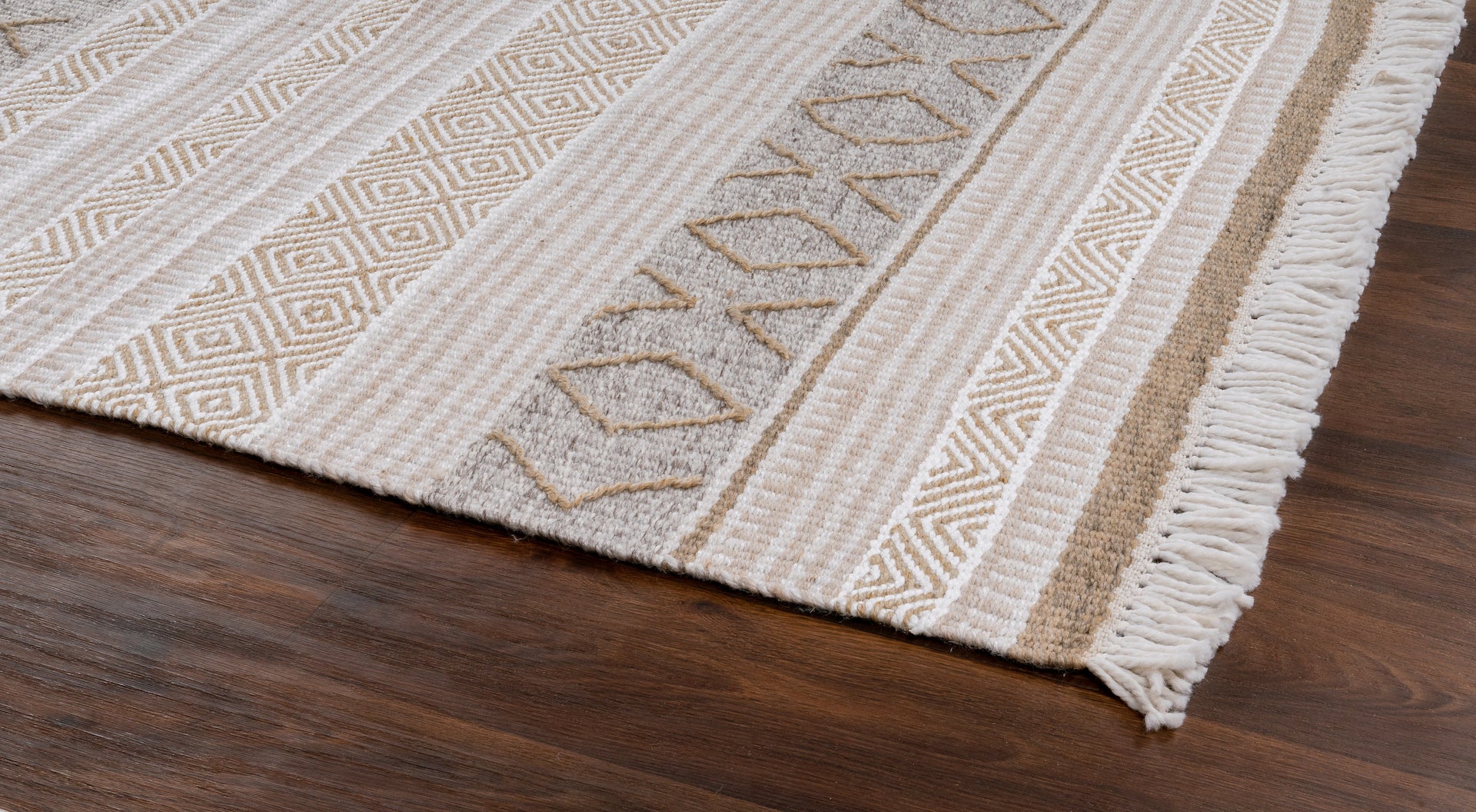 Embroidery Natural