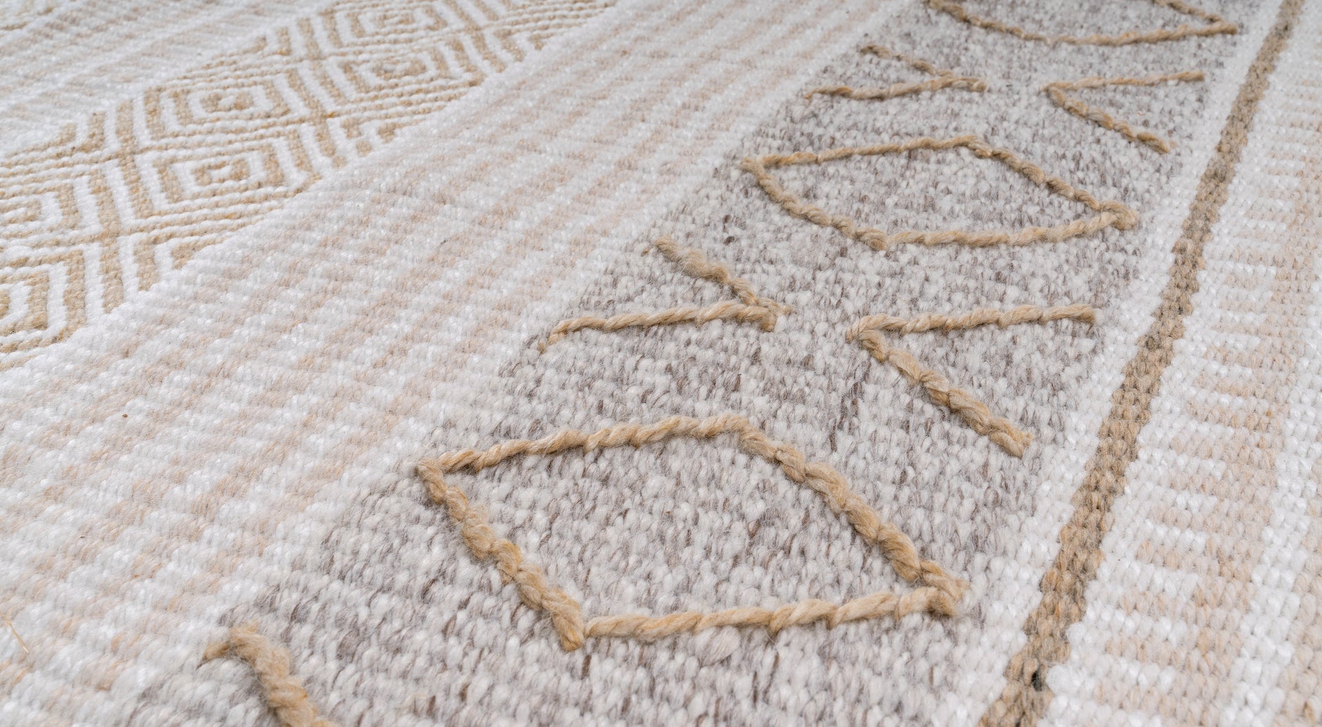 Embroidery Natural