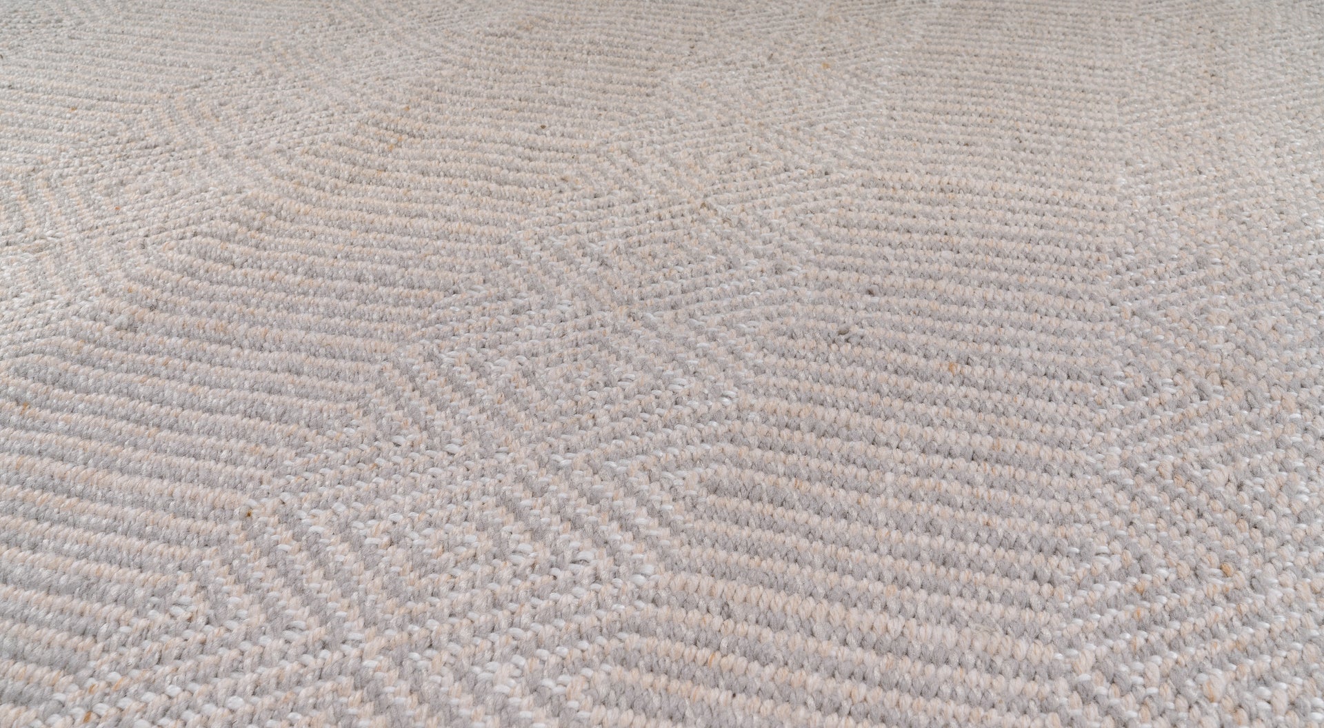 Versatility Lattice Silver