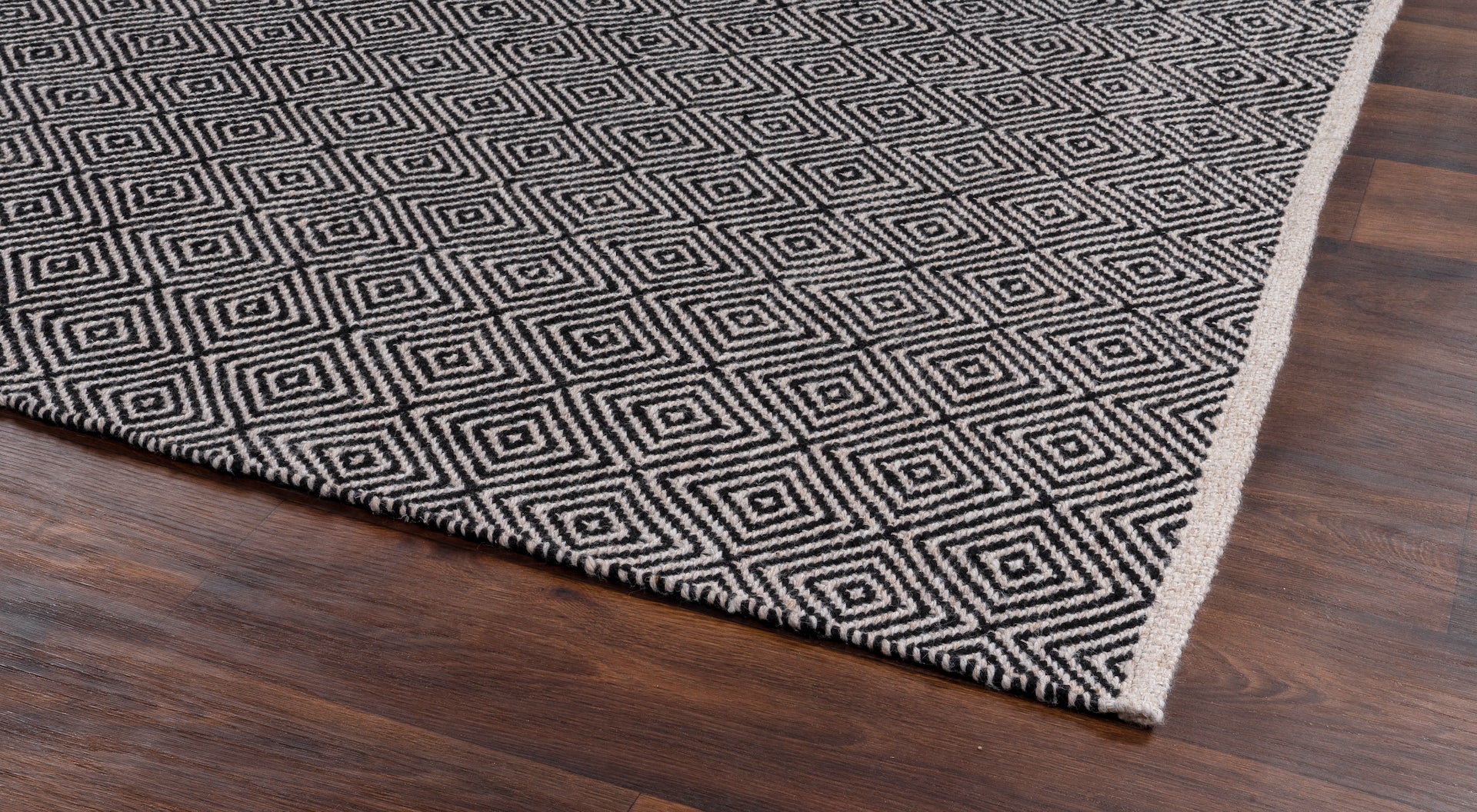 Versatility Diamond Black
