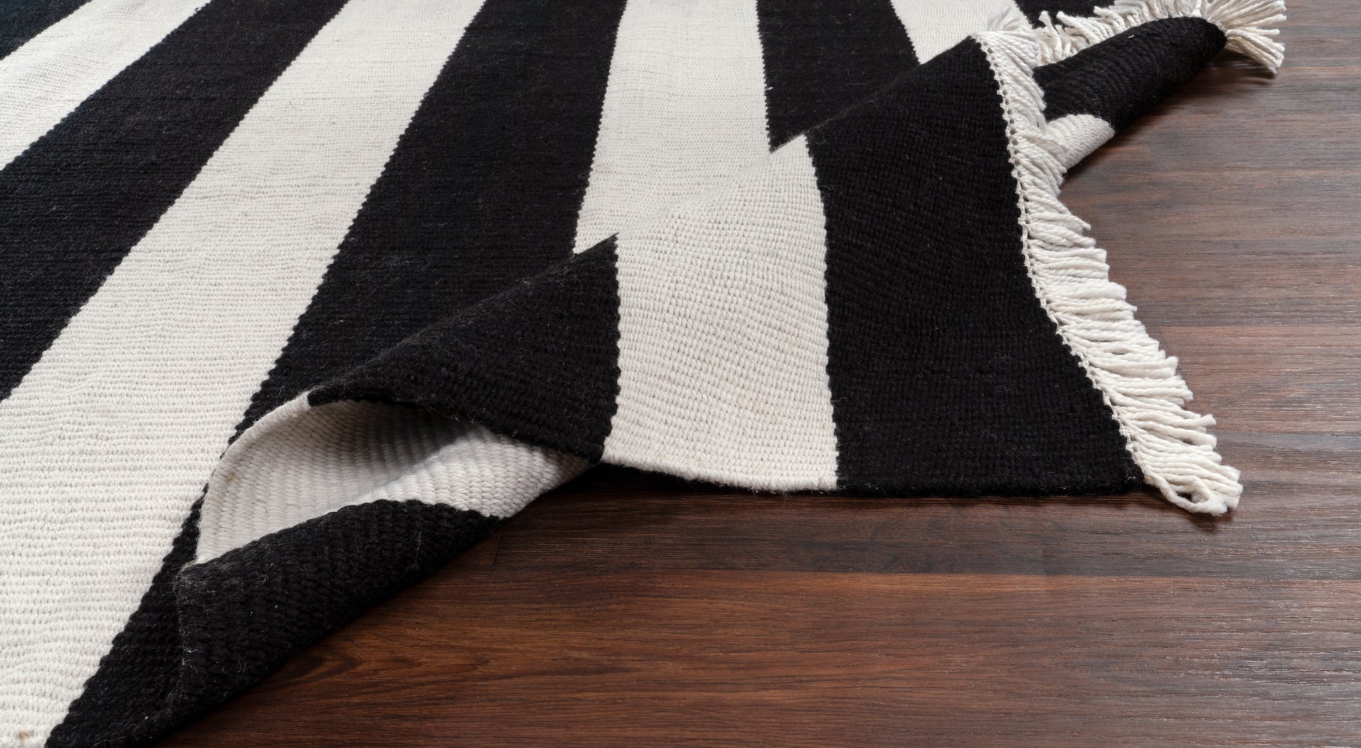 Versatility Stripes Black
